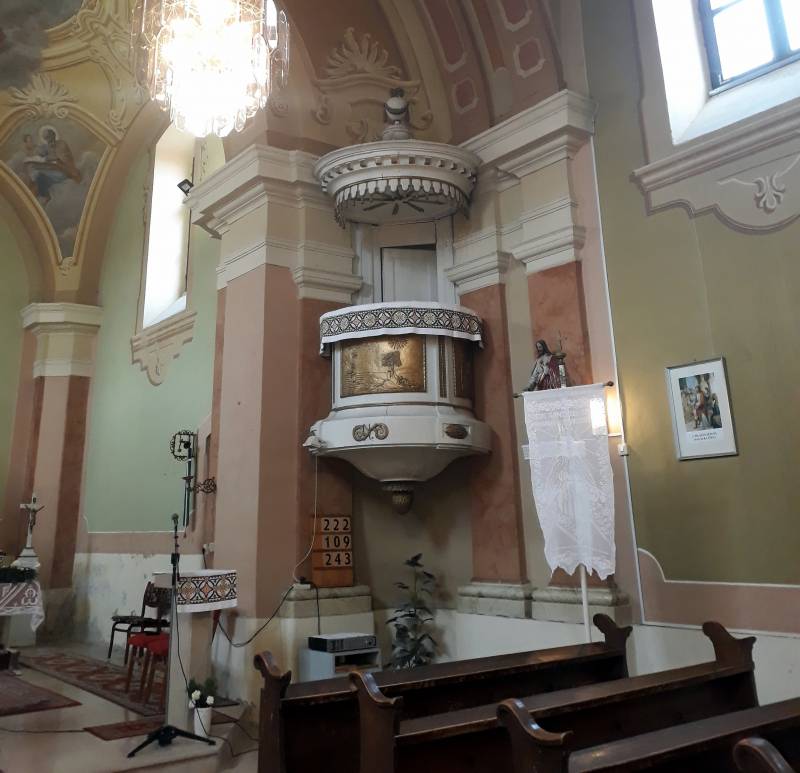 Szent Mihály templom_szószék_Beremend.jpg